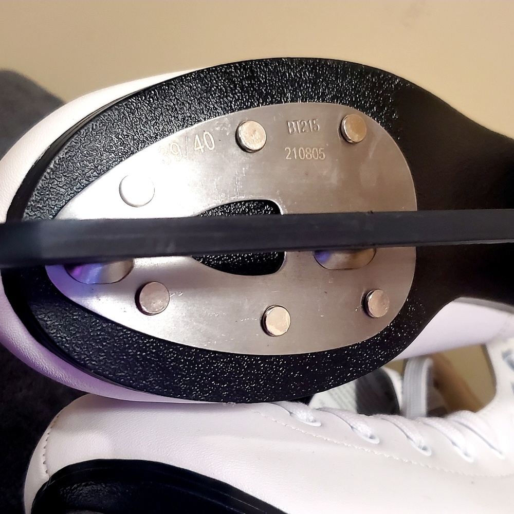 White Women's Figure Ice Skates - Classic Lace-Up Design - Picture 10 of 10